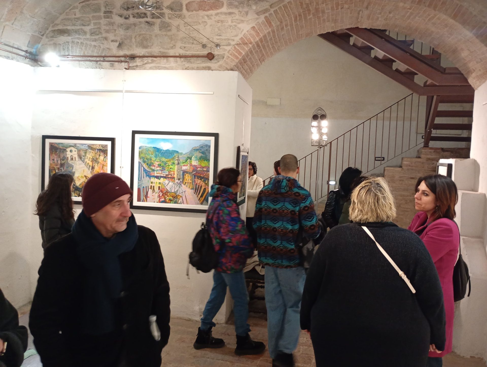 Visitatori nella sala espositiva di Palazzo del Bargello