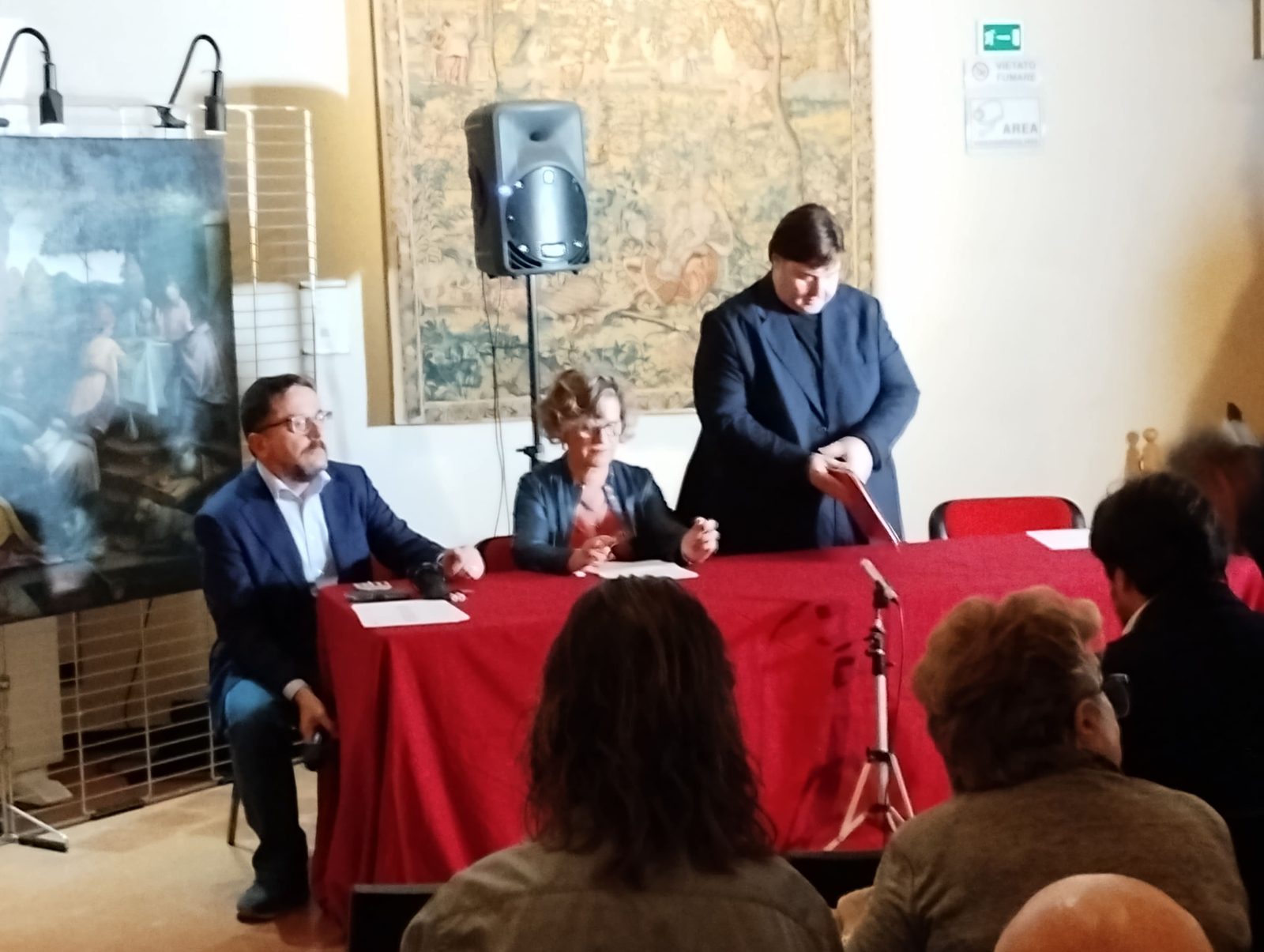 La conferenza di presentazione della mostra con il curatore Giammarco Puntelli