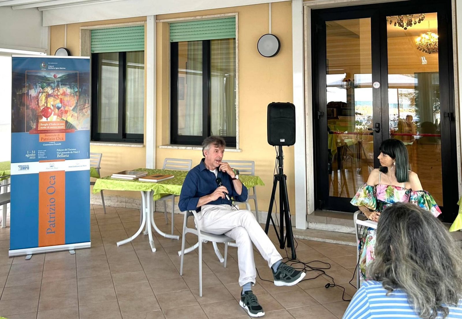 L'artista intervistato durante la presentazione all'Hotel Il Gabbiano sul Mare